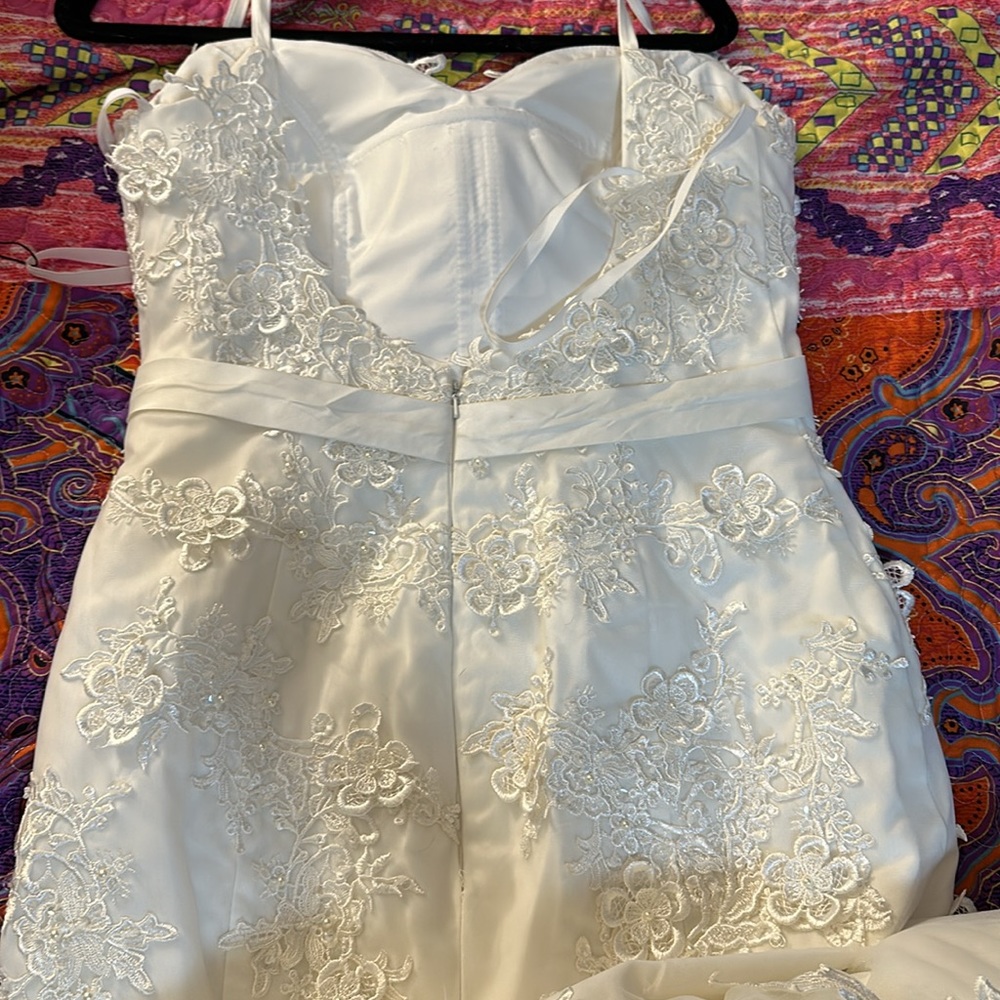 NEW mermaid wedding ivory with 3D appliqué - Picture 9 of 12